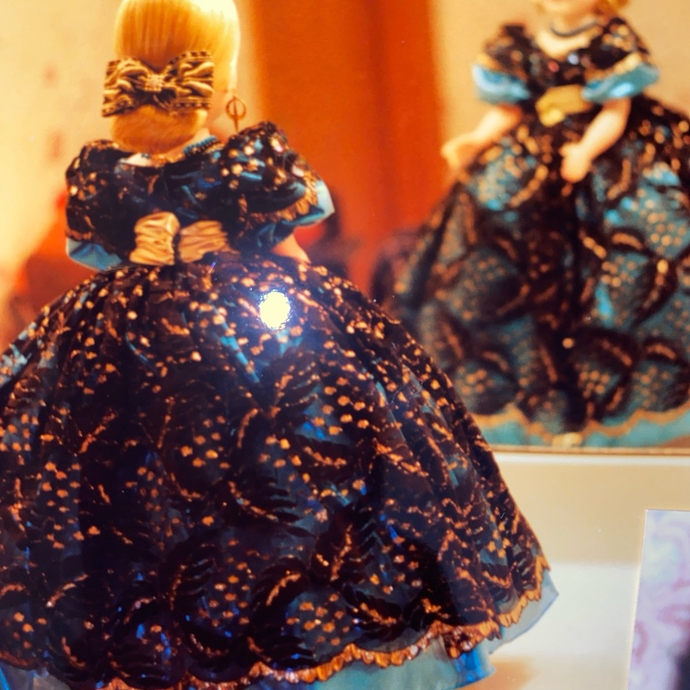 2 Madame Alexander dolls boxes included - Picture 3 of 5